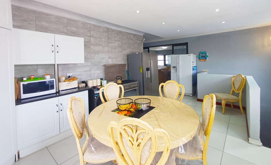 7 Bedroom Property for Sale in Kleinmond Western Cape